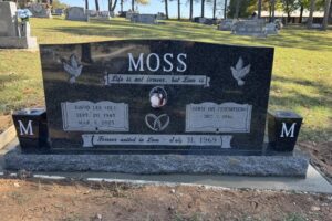 Moss, David and Doris 1 West Plains Monument